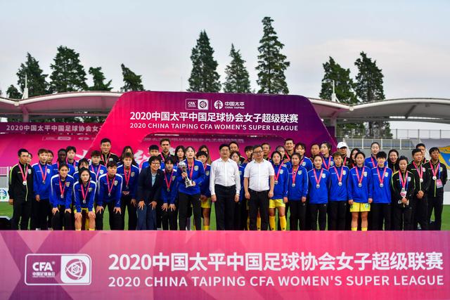 卡雷察斯在周四与多特蒙德达成五年合约，官方声明将延后
